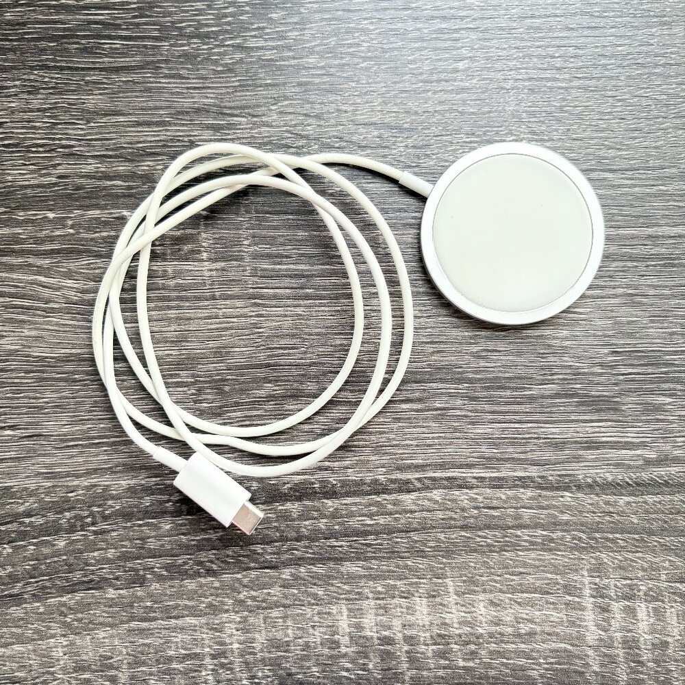 Apple MagSafe Charger USB-C Wireless Charging Pad